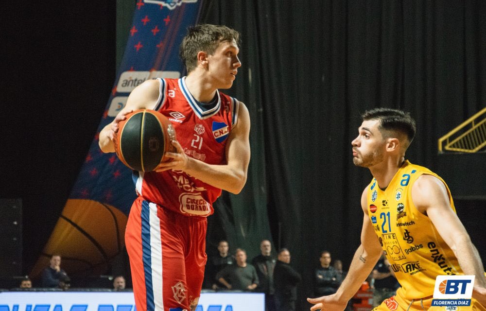 #LUBxBT I BASQUET TOTAL SE LA JUEGA: LUB 23/24

Se viene la edición número veintiuno de la Liga Uruguaya de Básquetbol y el equipo de Basquet Total opinó sobre quien será el campeón, semifinalistas, MVP Nacional, mejor extranjero, mejor sub 23, jugador de mayor progreso, equipo