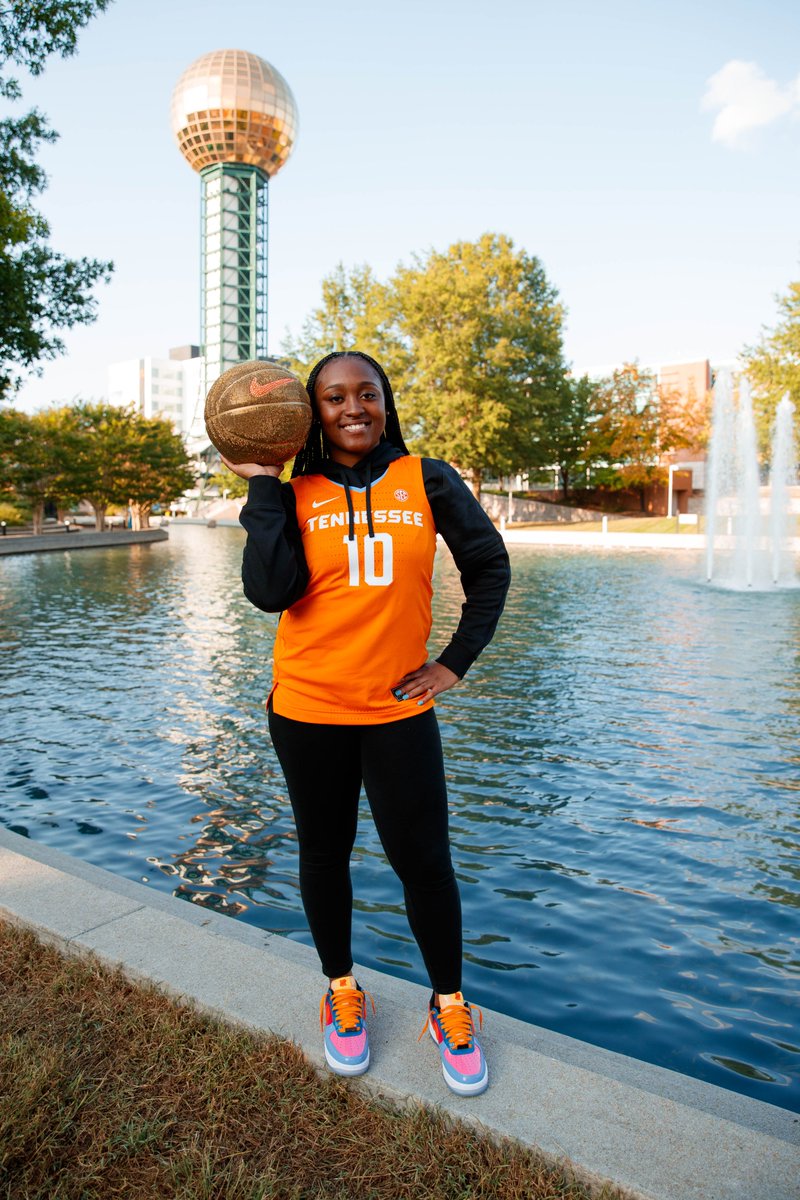 𝟭𝟬 𝗗𝗲𝘀𝘁𝗶𝗻𝗲𝗲 𝗪𝗲𝗹𝗹𝘀 🟠 Senior Guard 🟠 Lakeland, Tenn. One week until your Lady Vols are back!!