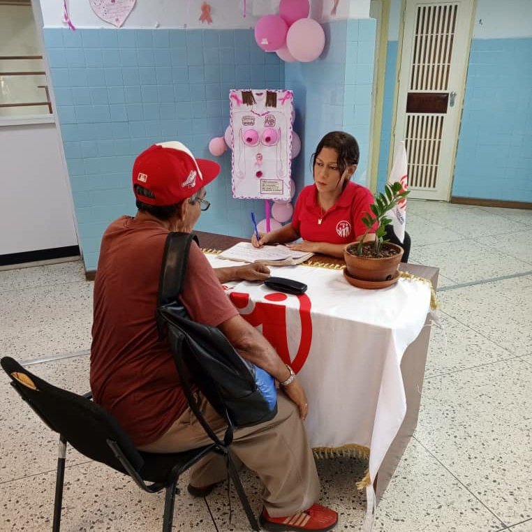 OAPLCIVSS's tweet photo. #24Oct | 🇻🇪 Hoy la @OAPLCIVSS brindó atención en stand de la oficina administrativa, además de participar en charla por el Día Mundial Contra la  Poliomielitis, en el C.P.T.I Dr.Carlos Marti Buffil, Barcelona. #IVSS #OAIvss @NicolasMaduro @Somosivss @MagaGutierrezV https://t.co/UrtpbXIytu
