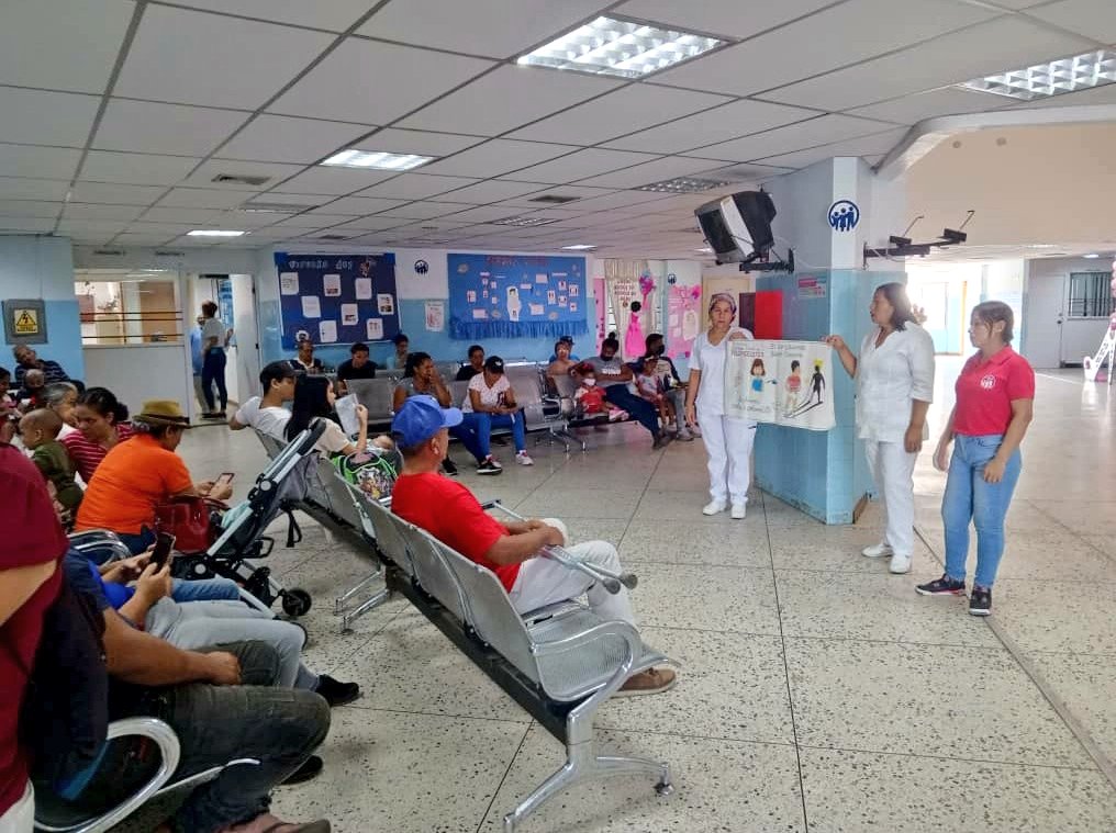OAPLCIVSS's tweet photo. #24Oct | 🇻🇪 Hoy la @OAPLCIVSS brindó atención en stand de la oficina administrativa, además de participar en charla por el Día Mundial Contra la  Poliomielitis, en el C.P.T.I Dr.Carlos Marti Buffil, Barcelona. #IVSS #OAIvss @NicolasMaduro @Somosivss @MagaGutierrezV https://t.co/UrtpbXIytu