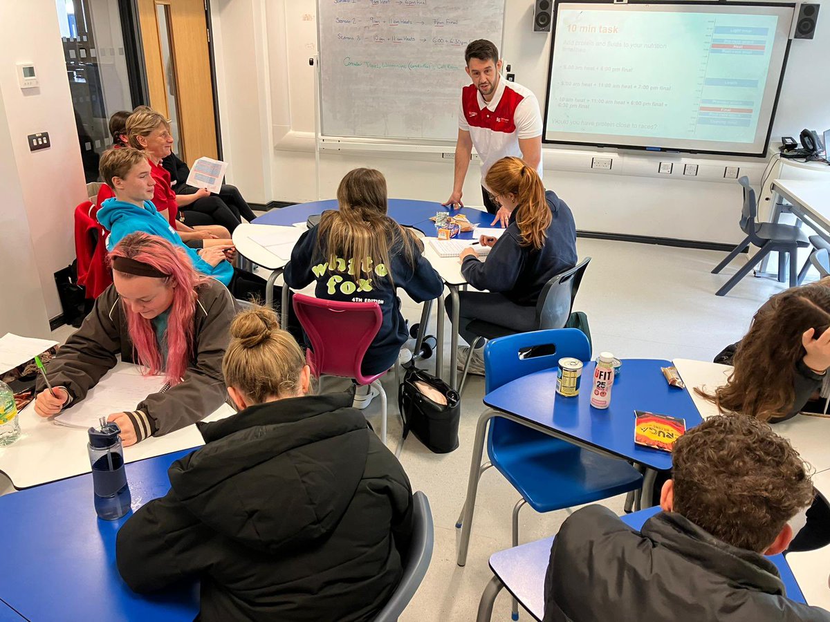 Sw_EngTalent's tweet image. Fun and interactive race day workshops for our year 2 DiSE athletes today in Loughborough. Our SSSM and Talent team delivering workshops on race day preparation and timelines, race analysis, effective swim downs and fuelling for high performance. Athletes were amazing