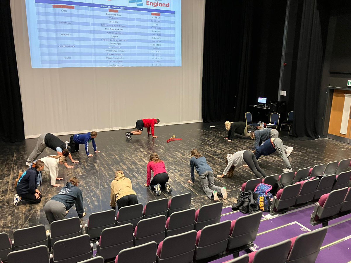 Sw_EngTalent's tweet image. Fun and interactive race day workshops for our year 2 DiSE athletes today in Loughborough. Our SSSM and Talent team delivering workshops on race day preparation and timelines, race analysis, effective swim downs and fuelling for high performance. Athletes were amazing