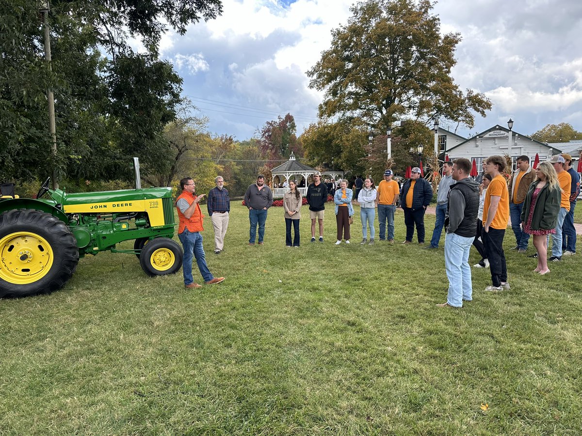 K_DeLong_24's tweet photo. Thanks to @UTAgResEcon alumnus, Kent Kilpatrick, for showing our James L. Herbert Executive Seminar Series class your family Apple Barn business last week! Thank you also for the incredible lunch! Our students enjoyed learning about entrepreneurship and agritourism. @billjohn40 https://t.co/FJGwCY4WMv