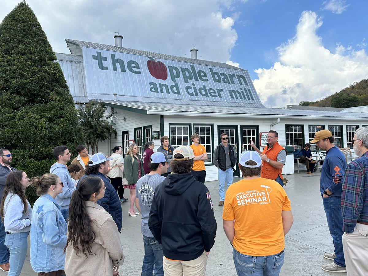 K_DeLong_24's tweet photo. Thanks to @UTAgResEcon alumnus, Kent Kilpatrick, for showing our James L. Herbert Executive Seminar Series class your family Apple Barn business last week! Thank you also for the incredible lunch! Our students enjoyed learning about entrepreneurship and agritourism. @billjohn40 https://t.co/FJGwCY4WMv