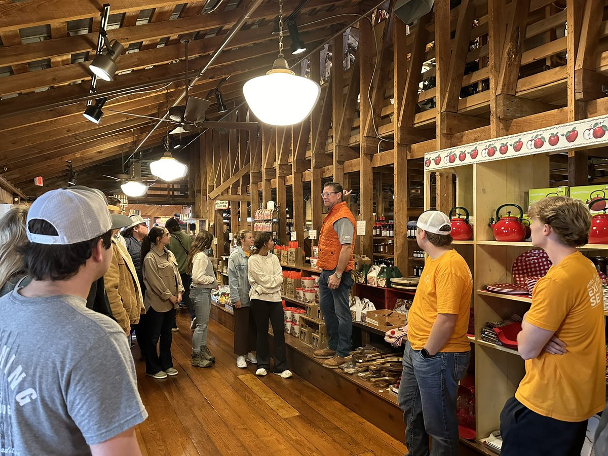 K_DeLong_24's tweet photo. Thanks to @UTAgResEcon alumnus, Kent Kilpatrick, for showing our James L. Herbert Executive Seminar Series class your family Apple Barn business last week! Thank you also for the incredible lunch! Our students enjoyed learning about entrepreneurship and agritourism. @billjohn40 https://t.co/FJGwCY4WMv