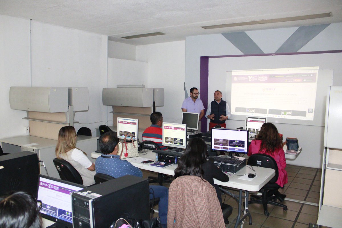 ElpidioJeal's tweet photo. A través de la Dirección de Informática y Geoestadística de la #Copeval capacitamos a colaboradores de @SEMOVI_GobOax , @BanOaxaca , @CaSanagustin , @ViBien_GobOax y @IOCIED_GobOax sobre el S-GPS y el Padrón Único de Beneficiarios.
@salomonj @GobOax https://t.co/z4XnAJX2X2
