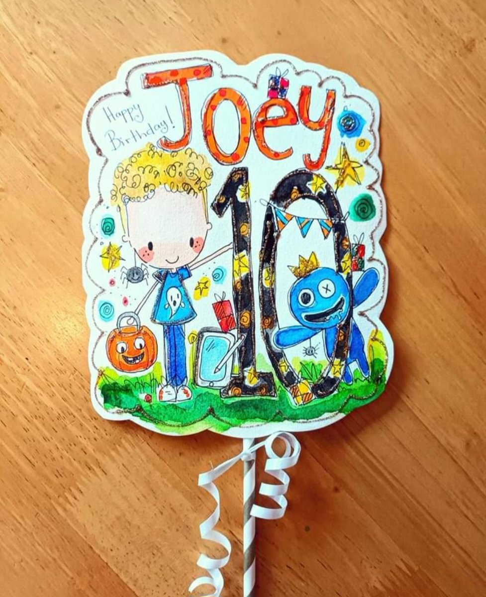 Todays @daisyraedesign item is a #caketopper for a #Halloween #birthday  #womaninbizhour  #yourbizhour #SmartNetworking #handmade #etsyseller #etsyshop #Folksyseller  #supportsmallbusiness #personalise #smallbiz #uniquedesign #daisyraedesign