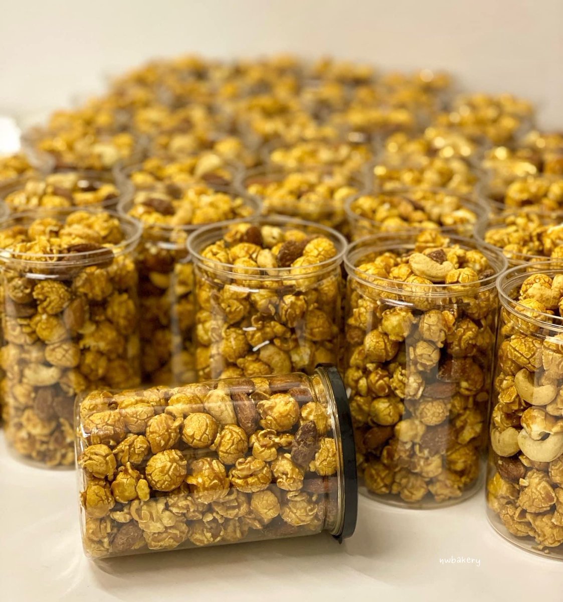 ป๊อปคอนเคลือบคาราเมล จกเพลินๆ 🍿🤏🏼
อบจนหอม อบจนกรอบ พร้อมส่งสั่งได้เล้ยย 

สั่งซื้อ/สอบถาม ทักDM,ไลน์ ➪ lin.ee/u51bfcC