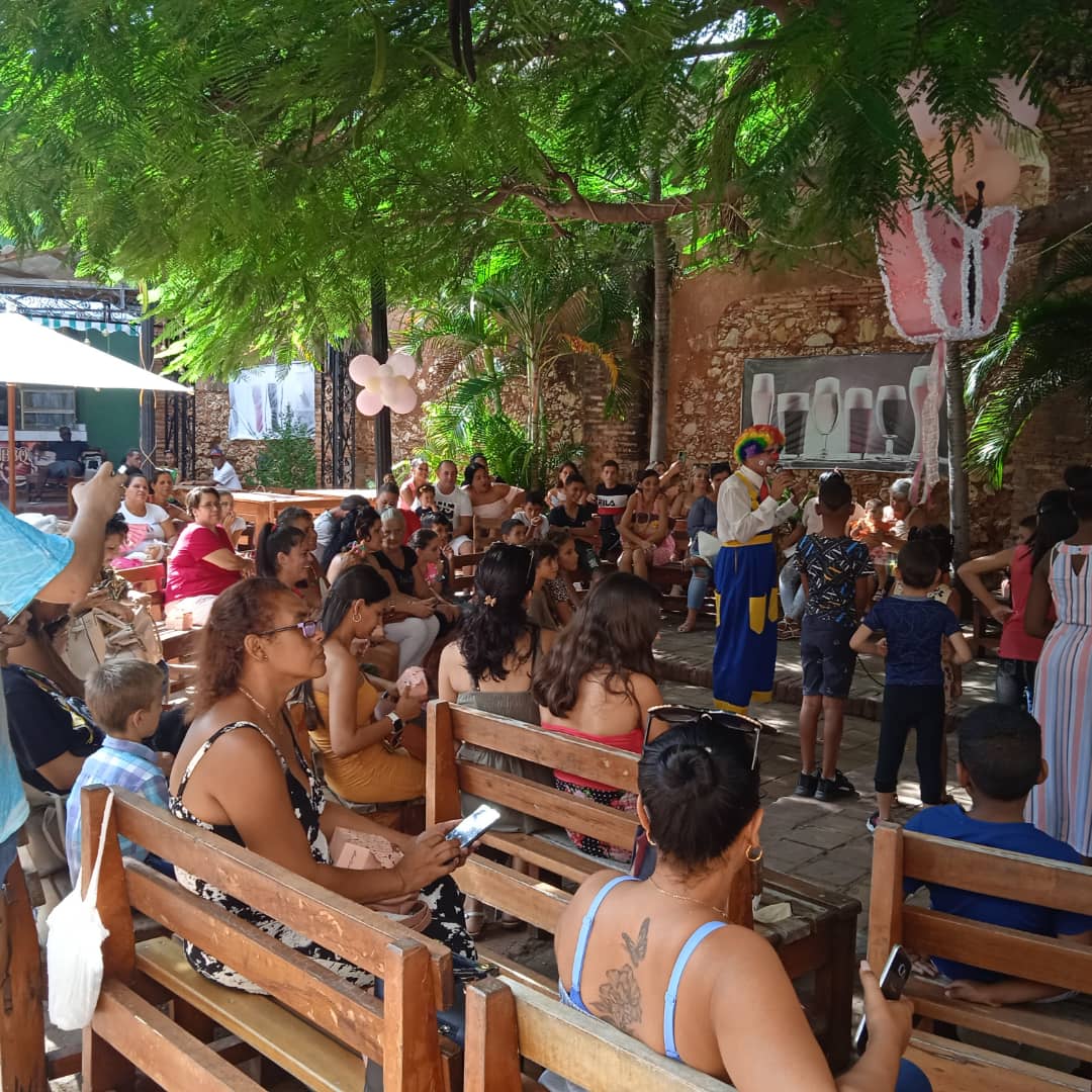 Se realizan actividades infantiles en la Casa de la Cerveza.
#casadelacerveza
#palmarestrinidadss
#palmaresCuba
#CubaÚnica
#simplementejuntos