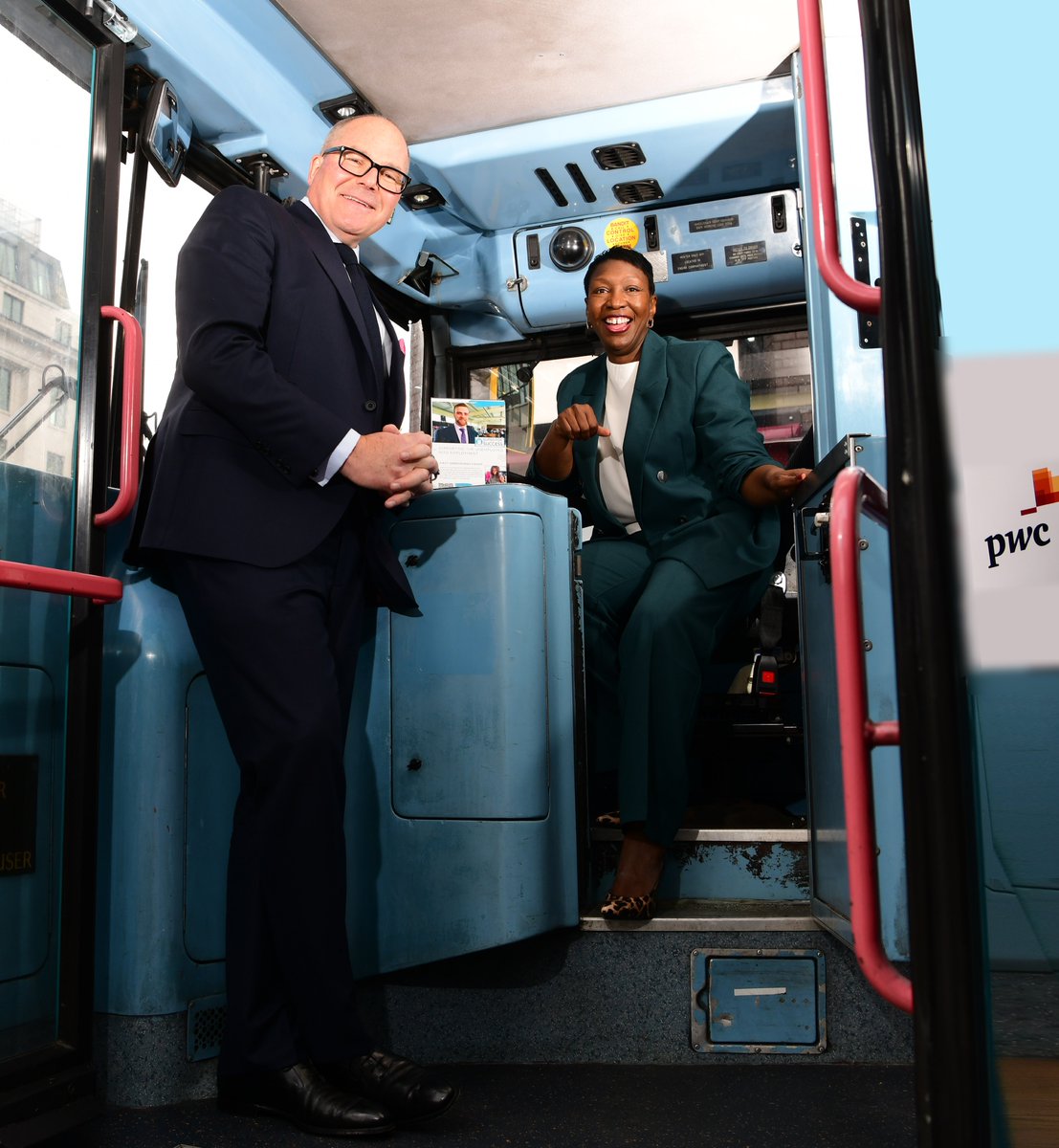 jassansi's tweet image. Congratulations to @SuitedForBham on the launch of their fabulous bus allowing this incredible Birmingham based charity to take their support out into the neighbourhoods they are most needed. 

Suited for Success helps those who may have been unemployed for a long time or…