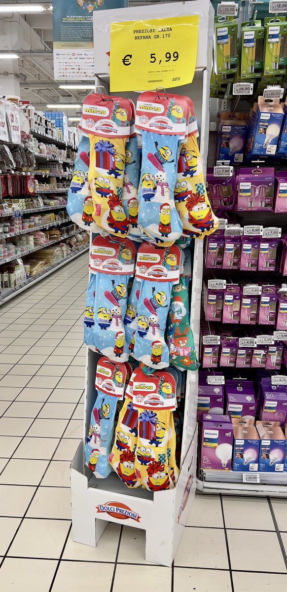 24 ottobre 2023 e ci sono già le calze per la befana!!??!! 🤦🏻‍♂️
#calzebefana
#befana