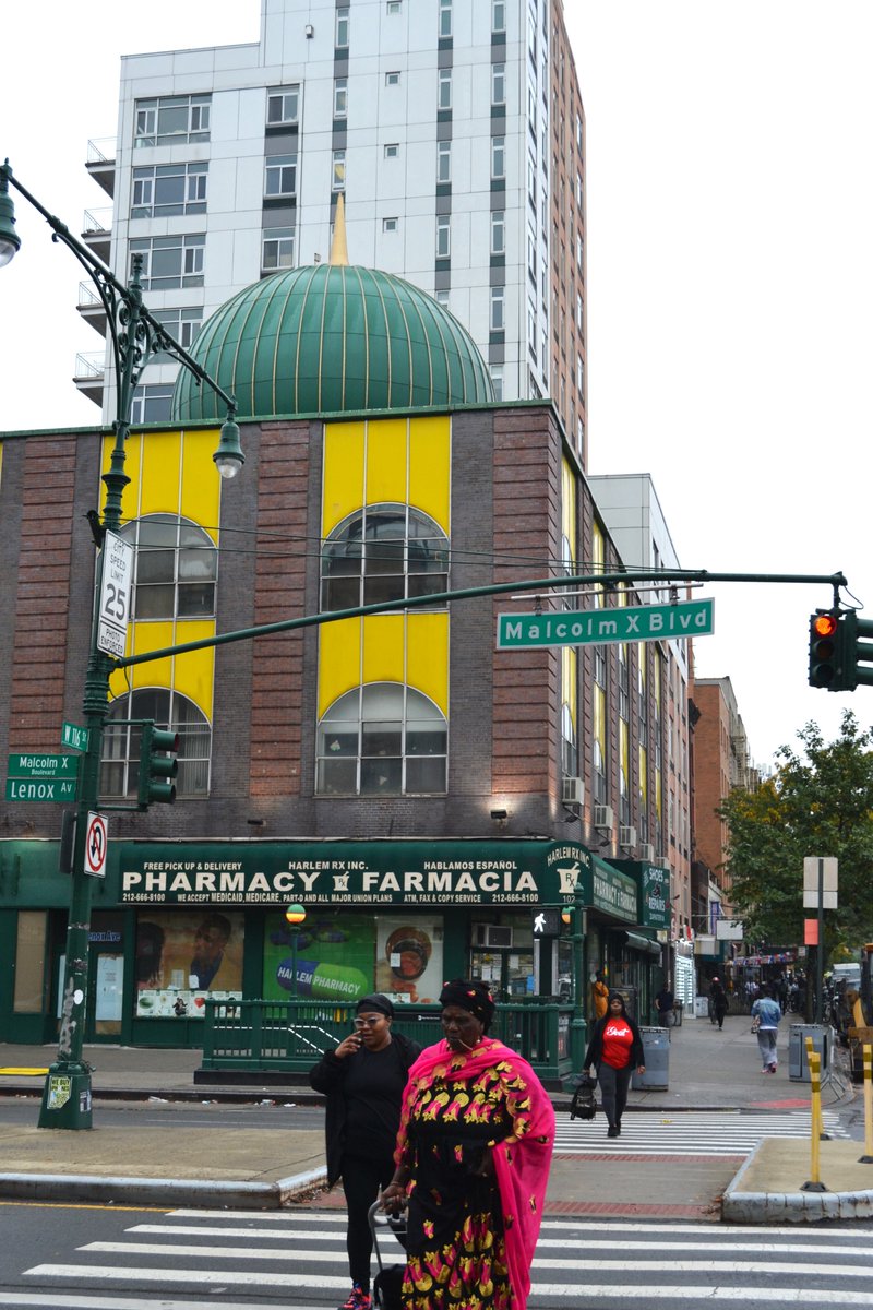 #Harlem #NewYork #NewYorkCity #MalcolmXBoulevard #Roadcrossing #trafficlights #mosque