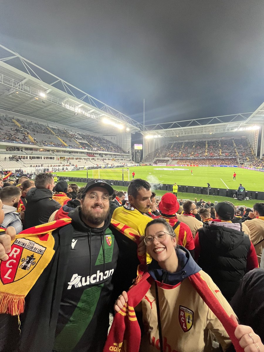 Pour vous ce soir, reportage en immersion (avec mon meilleur costume !) dans l’une des plus belles tribunes de France. Prêt pour une grande soirée européenne ! 👊🔴🟡

Avec la locale de l’étape <a href="/JulieSebadelha/">Julie Sebadelha</a> 🤝