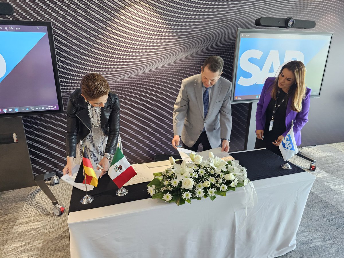Nuestro titular <a href="/FadlalaAkabani/">Fadlala Akabani</a> y Angela Gómez Aiza (<a href="/AGOMEZAIZA/">Angela Gómez Aiza</a>) Presidenta de <a href="/SAP_Mexico/">SAP México</a> firmaron un Convenio de Colaboración con el objetivo de impulsar la digitalización de pequeñas y medianas empresas, a través de la plataforma #SAPBusinessNetwork