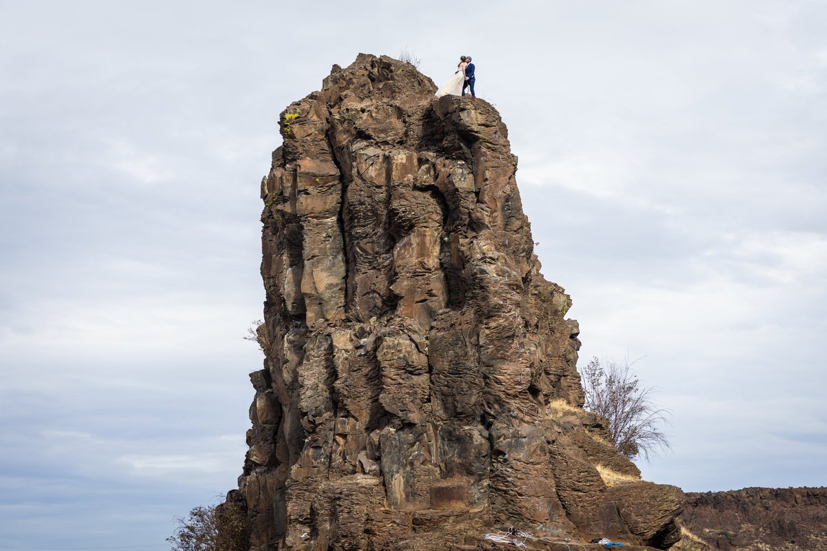 UptheMountains_'s tweet image. Got to do photo and video for a climbing elopement as part of a multi day tour of Washington the other day with @proverbsfour23  and 🤯 --- Cant wait to share more!