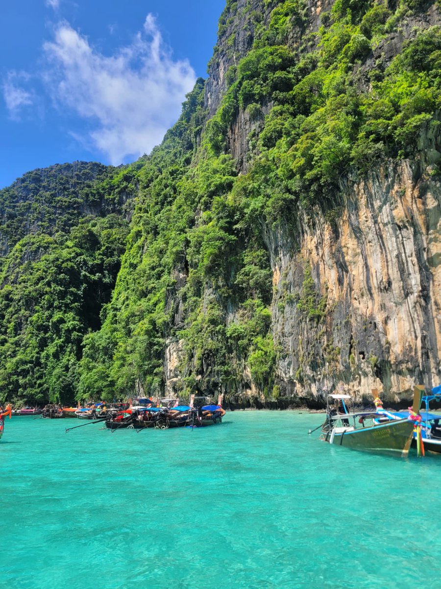 Travelwithjoyco's tweet photo. 📸 We love these stunning pictures from our client enjoying her solo trip in Thailand 🇹🇭

📍Phi Phi island

Is Thailand on your bucket list? 

#TravelWithJoy https://t.co/uwtJ1kNRvM