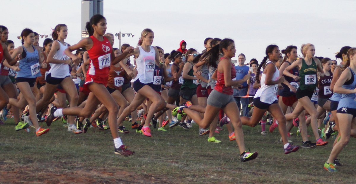 DHS_eXCellence's tweet photo. Start of the UIL Region 3-6A race. Dawson sporting the white top and pink Dawson. https://t.co/cbYTN3ueUJ