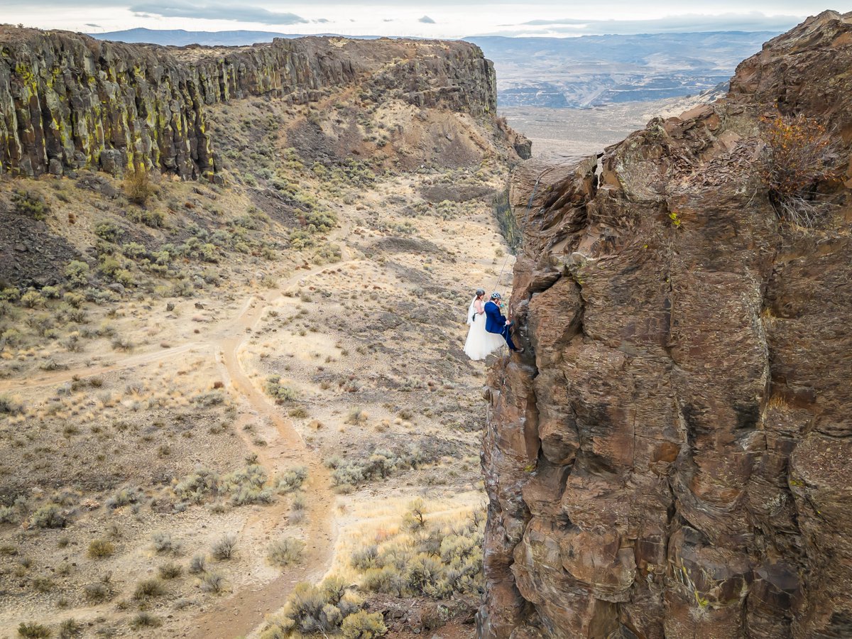 UptheMountains_'s tweet image. Got to do photo and video for a climbing elopement as part of a multi day tour of Washington the other day with @proverbsfour23  and 🤯 --- Cant wait to share more!