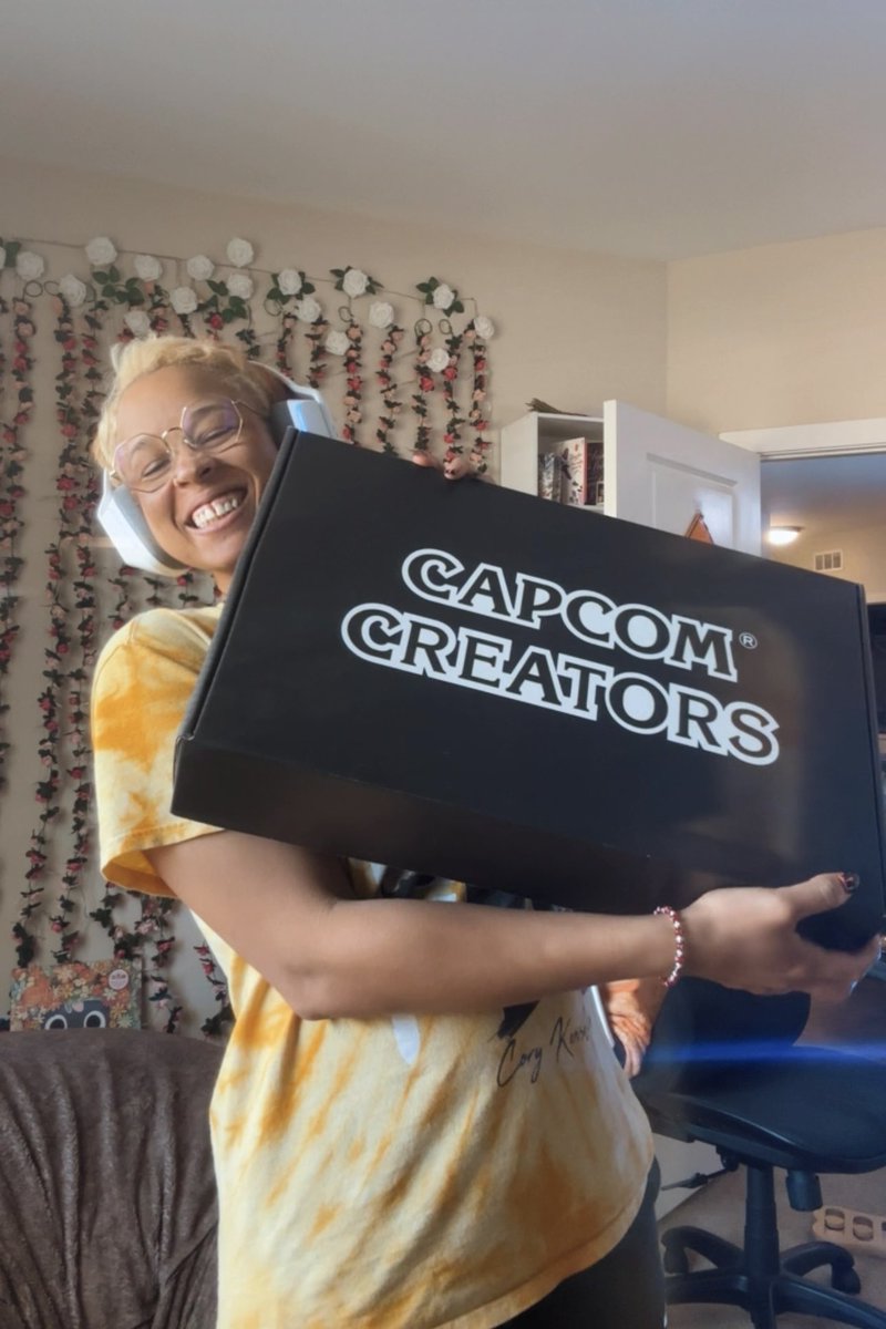My package finally came!💙💙💙💙Now I really feel official. #capcomcreators 
Thank you @CapcomUSA_ ! #gifted