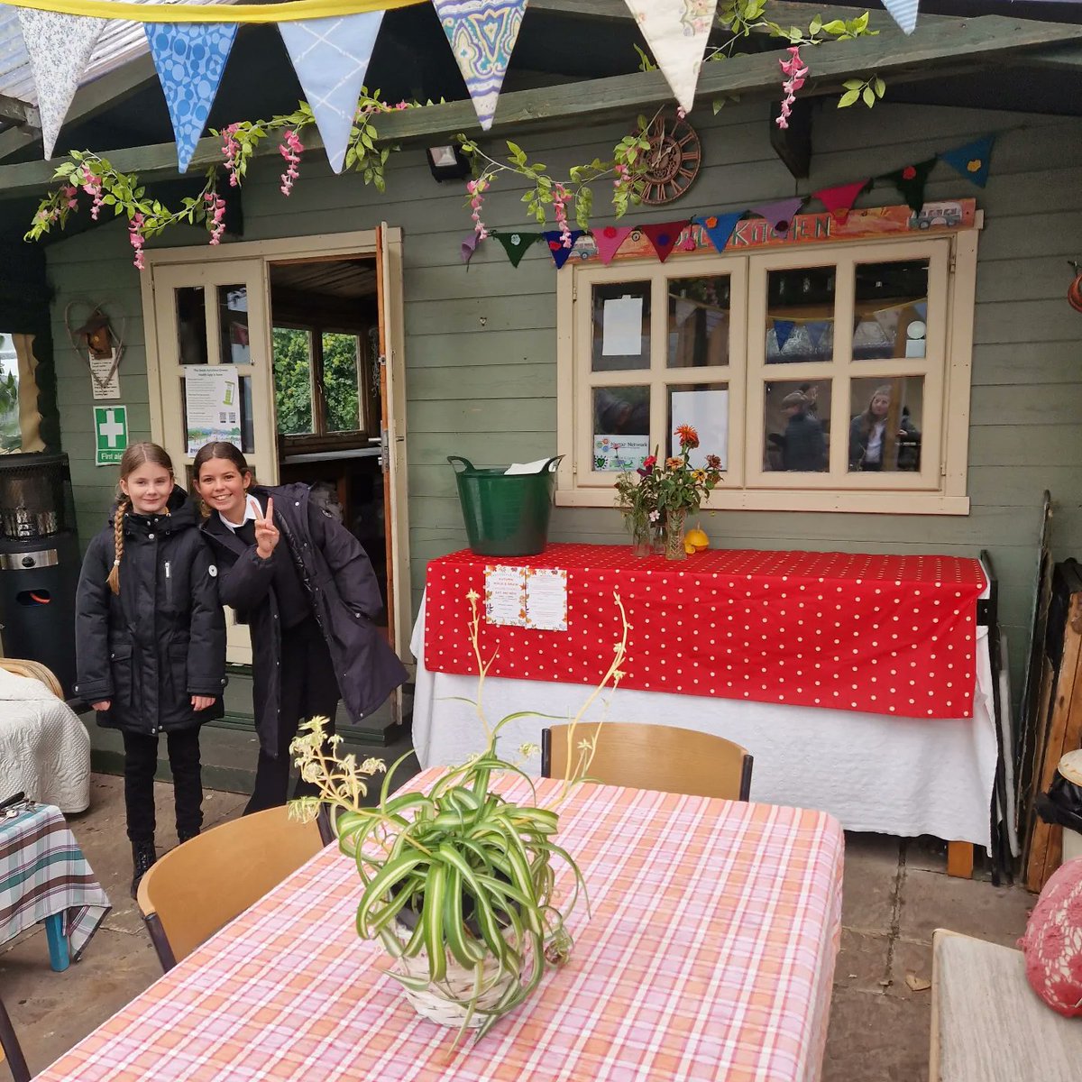 theirisayr's tweet photo. On location with @sacred_heartps
P7s getting ready to start filming at Girvan Community Garden Thanks to Chris, Jim and team for having us
🎥🎭🎬🎃🏡🌼🪴🌿#theirisayr #filmeducation #filmmakingworkshops #filmmakingforyoungpeople #girvan #southayrshire https://t.co/o2T3jYGh05