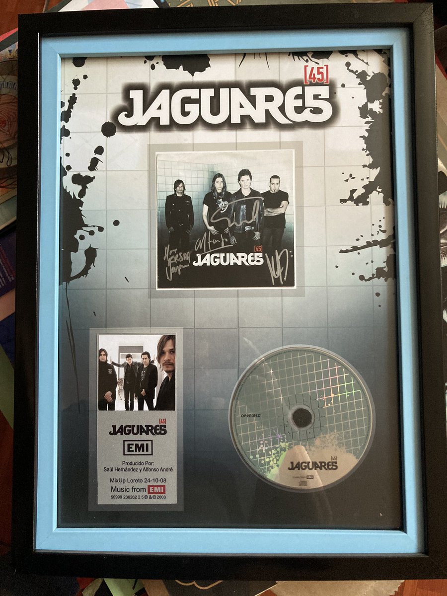 Jaguares, 24 de Octubre 2008 Firma de autógrafos plaza Loreto @SaulHernandezE <a href="/AlfonsoAndre/">Alfonso André</a> <a href="/CesarBATLopez/">Cesar Vampiro Lopez</a> @marcorenteriao #jaguares