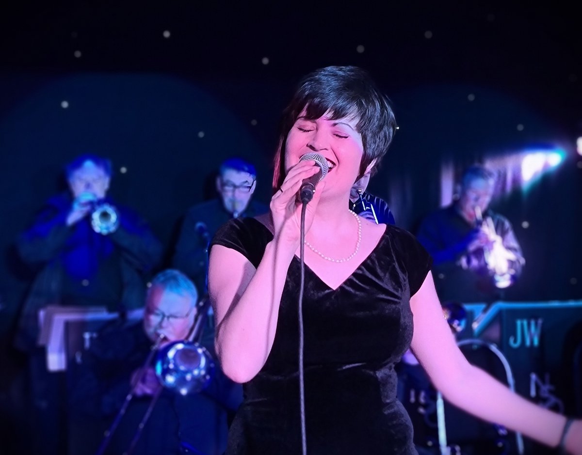 This Saturday 28th October we return to Warner Leisure Hotels Thoresby Hall Hotel and will be joined by the fantastic Jenny Chamberlain Smith - Vocalist.

Only a few rooms remaining, for a fantastic weekend > booking.warnerleisurehotels.co.uk/?hotel=TH

#Bigband #Swingband #Jazz #livemusic