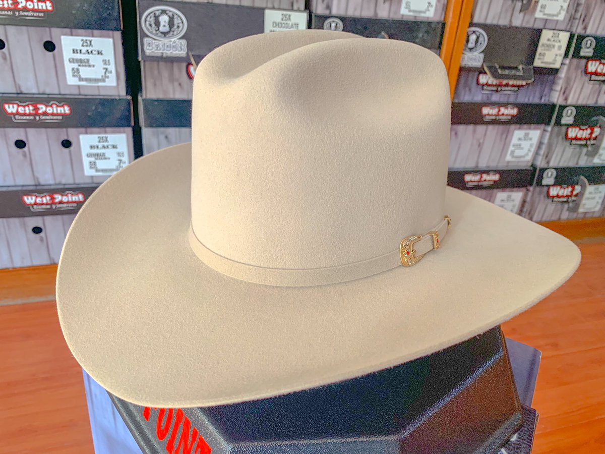 WestPointHats1's tweet photo. #texana #25x #westpointhats🤠 
color #silverbelly estilo #durango #atejanado 
tafilete #avestruz #black 
#toquilla #bienbonita 
#tejana #perrisima 
#felthat 

WestPointHats
Wapp 4761233084 
Eshop o tienda en línea:

https://t.co/HPkYGF9jJd 

#pelodeconejo 
#nomamadas https://t.co/jIo2O8JAL9