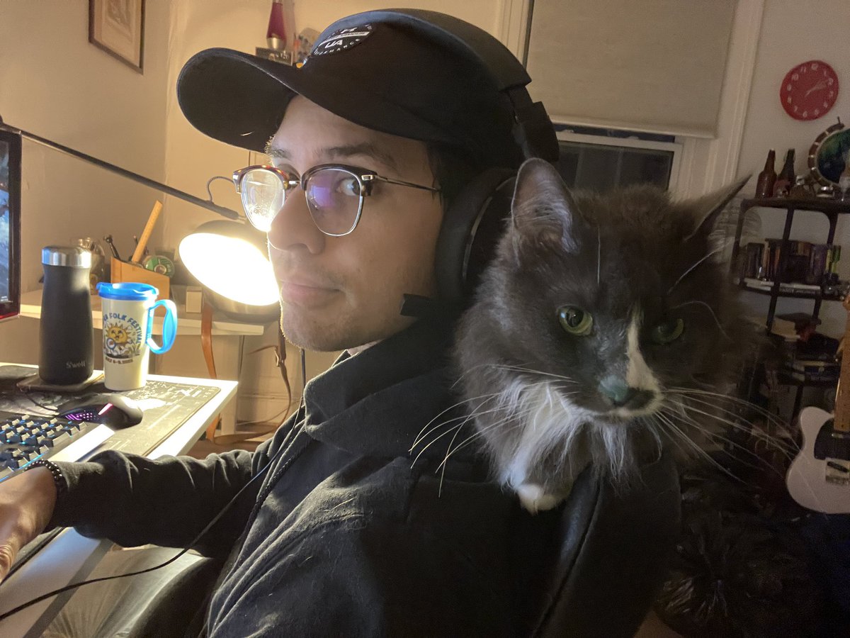 Shoulder cat is best cat.