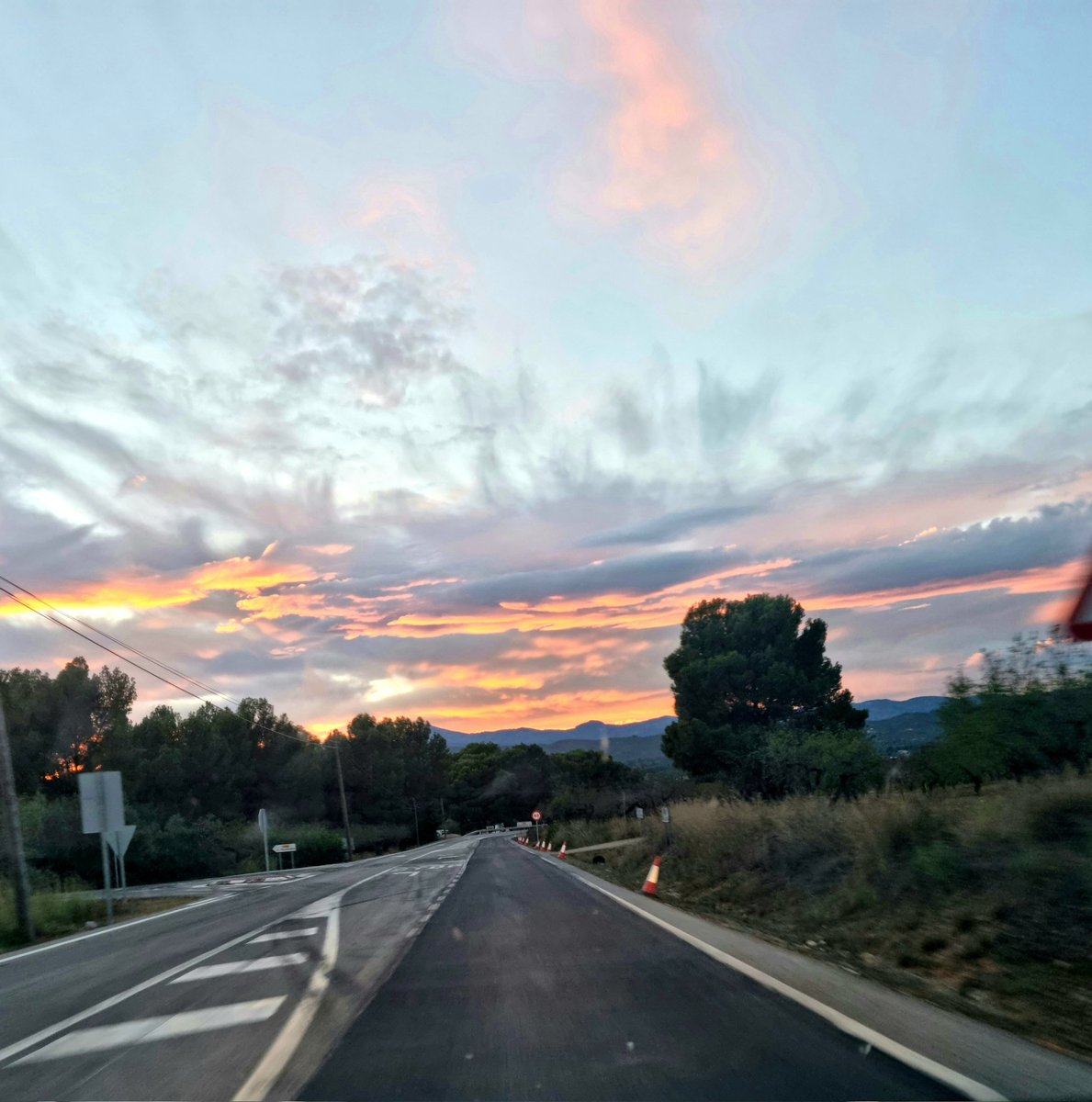 Atardeceres bonitos, con el Peñagolosa siempre vigilandonos