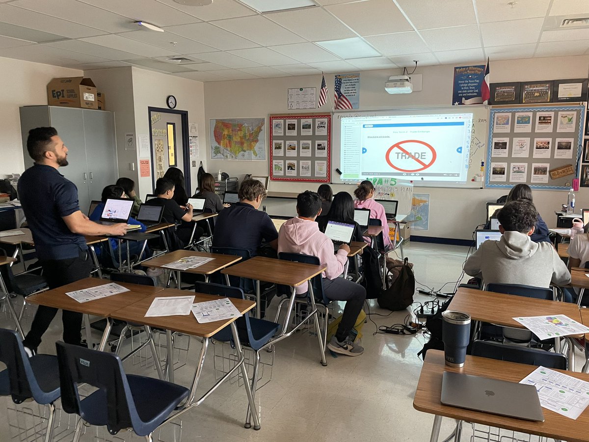 SThomas_SRMS's tweet image. Perfect alignment and student engagement in 8th grade RLA and social studies @Hernando_MS! Keep on #chasing100 @Vlopez_HMS @martiv_HMS @rgandara_HMS @imalvillar_HMS @LRocha_HMS