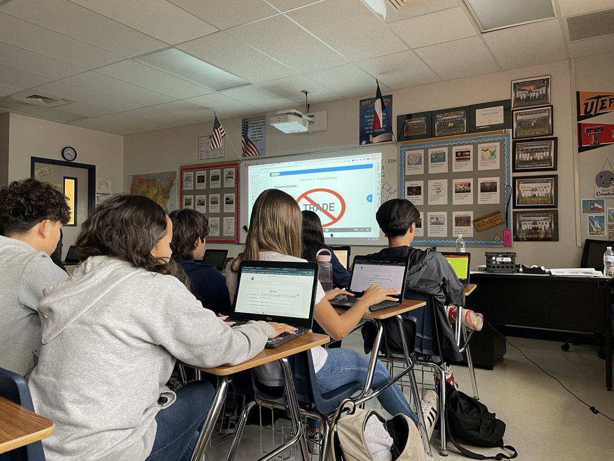 SThomas_SRMS's tweet image. Perfect alignment and student engagement in 8th grade RLA and social studies @Hernando_MS! Keep on #chasing100 @Vlopez_HMS @martiv_HMS @rgandara_HMS @imalvillar_HMS @LRocha_HMS