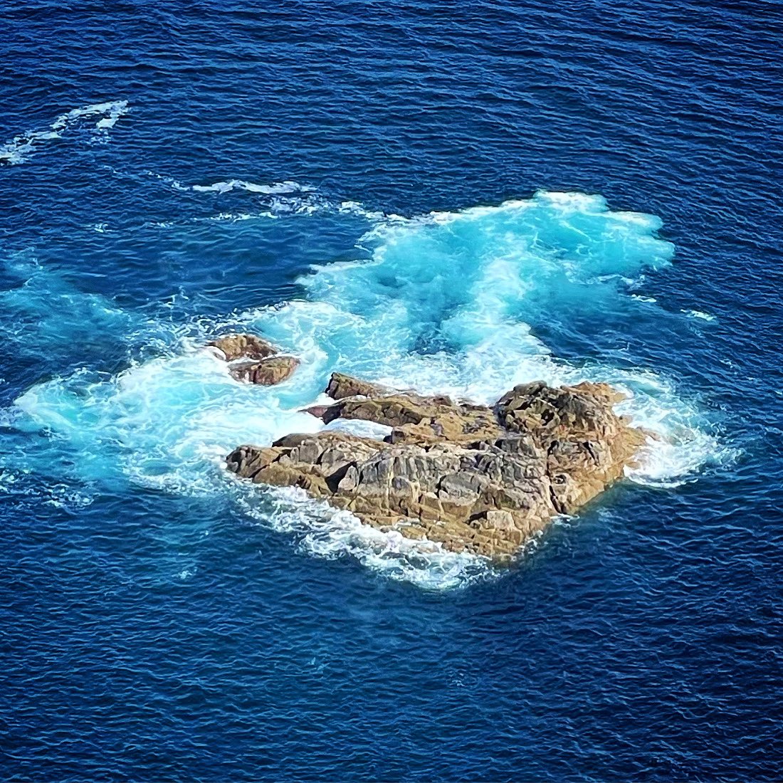 NExSpain's tweet photo. Cantabrian Sea and Atlantic Ocean combine for spectacular shades of blue. #oceanblue #ocean #blueocean #turquoisesea #nature #naturelovers #Spain #NorthernSpain #SpainTour https://t.co/91rAzHQ2Qr