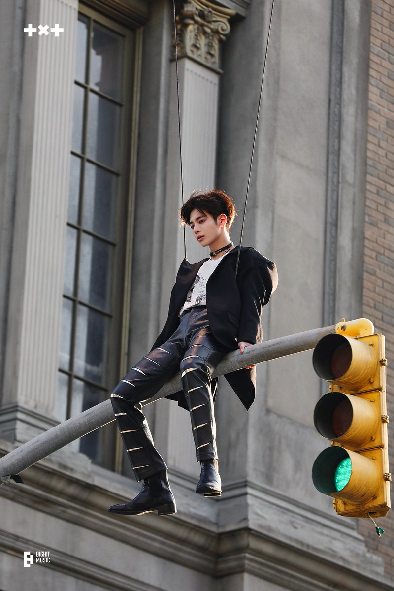 ParaguayTaehyun's tweet photo. 📸 | IMAGENES 

Taehyun en el Sketch del MV Chasing That Feeling publicadas en Weverse 🤎

#태현 #TAEHYUN #4thGenGoldenBoy #TOMORROW_X_TOGETHER #투모로우바이투게더 @TXT_members @TXT_bighit

-🐿 https://t.co/WiSbdT5842