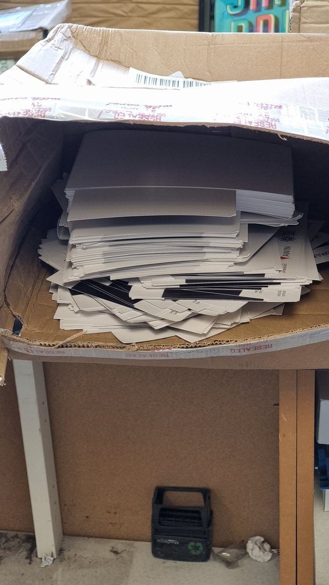 greyhoundprint tweet media