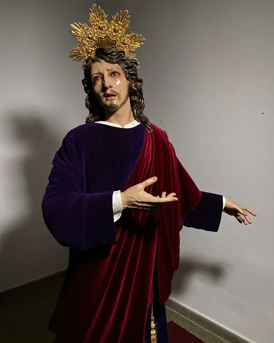 CaridadyAmorVlz's tweet photo. LUTO 2023| María Santísima de la Caridad ya ataviada para las festividad de todos los santos y fieles difuntos, por N.H.D. Francisco Santacruz y el cuerpo de camareras que la asisten.

La imagen de San Juan Evangelista, también luce vestido para esta época.

#CofradiaFranciscana https://t.co/UZevqrnoBk