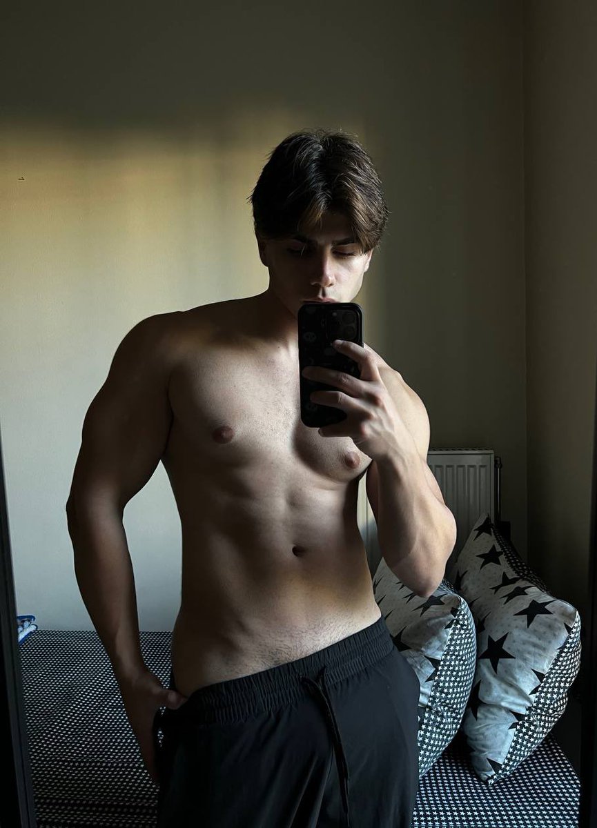 theesprivate1's tweet photo. Should I just take them off for a second and give you a sneak peek?

🔁if that’s what you want https://t.co/OUK6f1i56V