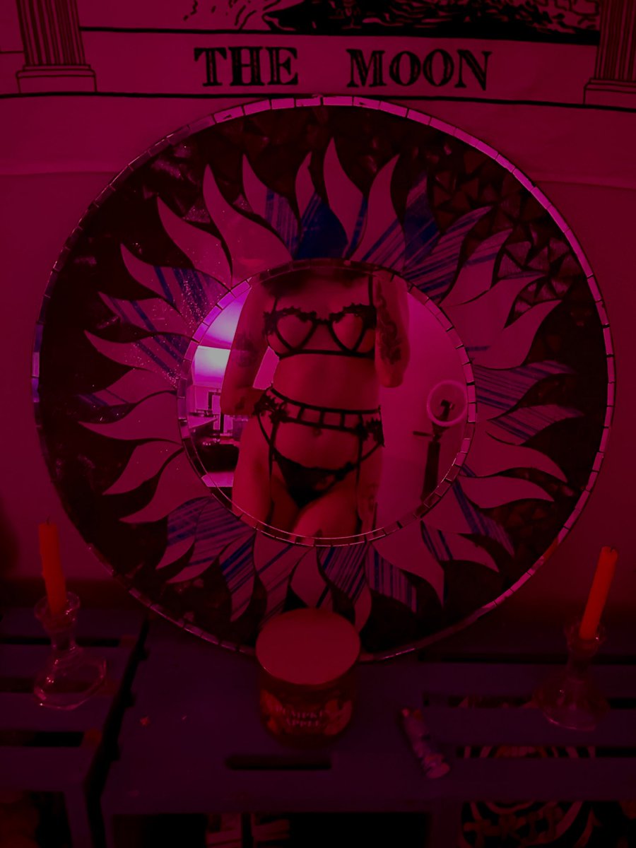 evelynjadee's tweet photo. 🕯️❤️🕯️ https://t.co/GItZVTSkjY