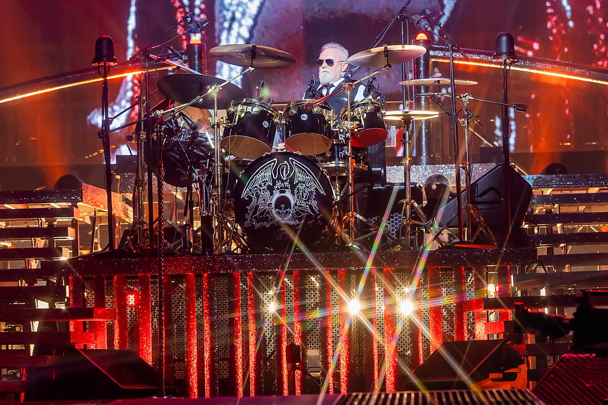 Champions of the World 👑

<a href="/QueenWillRock/">Queen</a> + <a href="/adamlambert/">ADAM LAMBERT</a> rocked a sold-out show last night! 

The Rhapsody Tour | 10.23.23

📸: <a href="/photorushin/">📸 Terence RUSHin 📸</a>