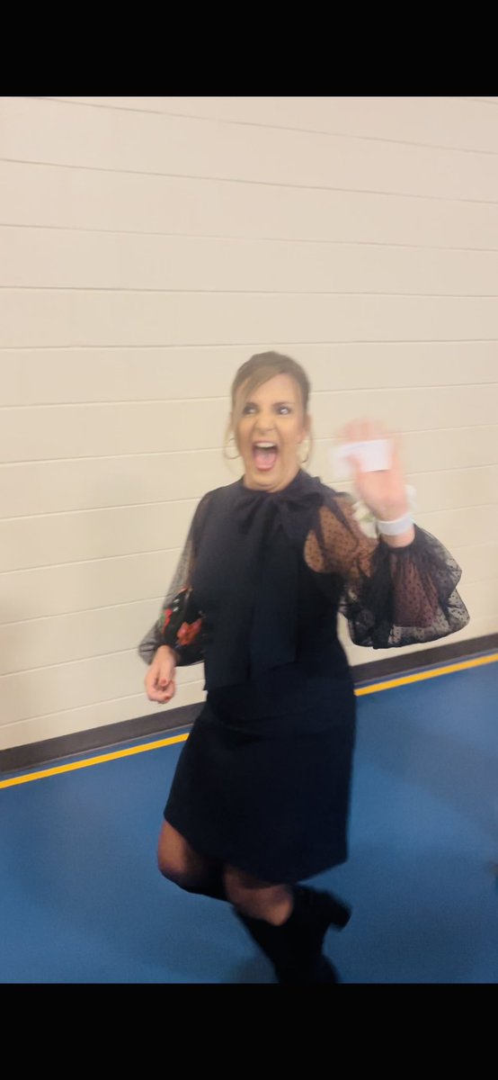 Hyper_BTC12's tweet photo. Congratulations again to our 2023-2024 ECMS TOTY, Ms. Frutoz! @ecmsartdept @ECMSWildcats #EcmsPositivity https://t.co/mZ5Le4bcLU