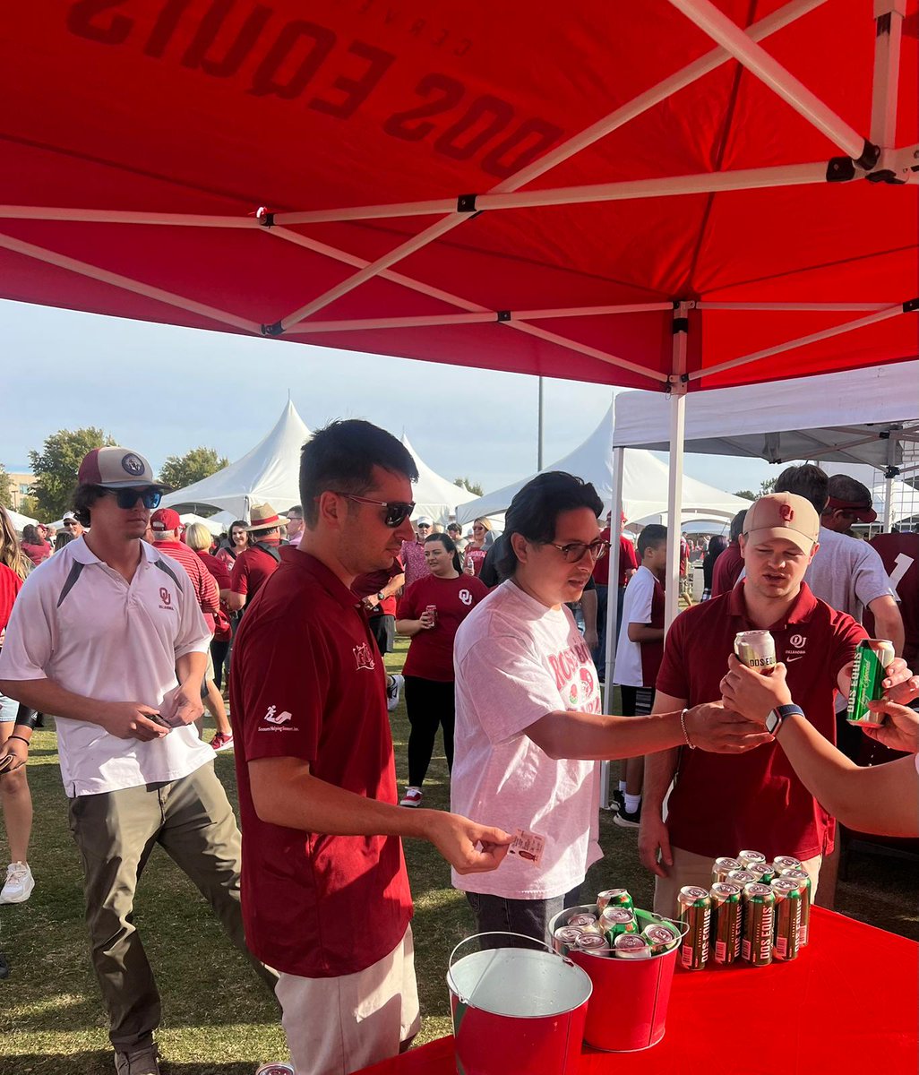 Thanks to all the #Sooners 🏈 who stopped by their favorite @dosequis 🍺, see you soon 😍

#OUDNA