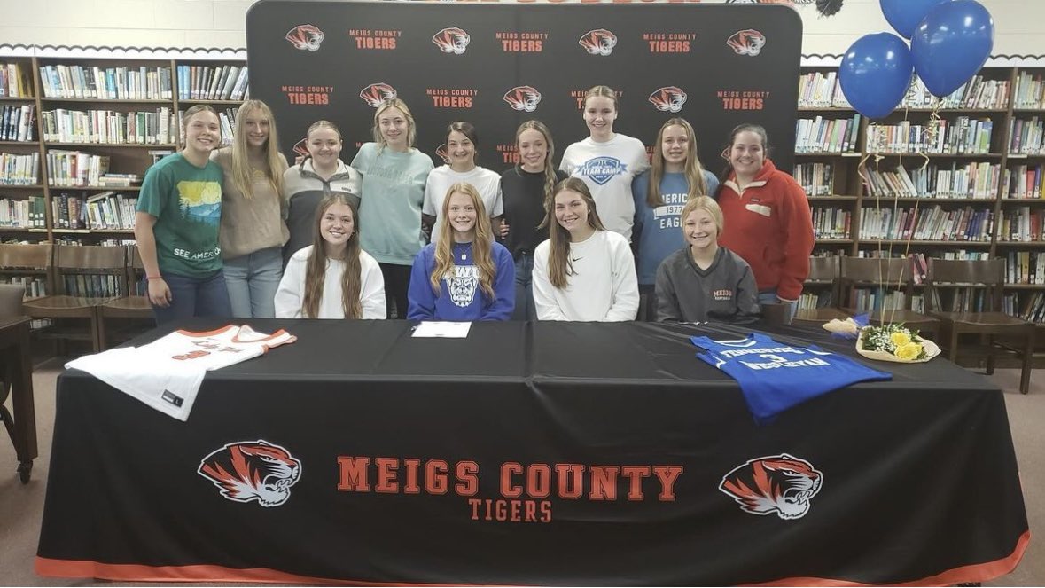 JUUUUUUUUULLLLLLEEEEESSS!!

Congratulations to our 3️⃣ for signing today to continue her basketball career at Tennessee Wesleyan University! 

#LadyTigerHoops #TFL 🐅🏀
