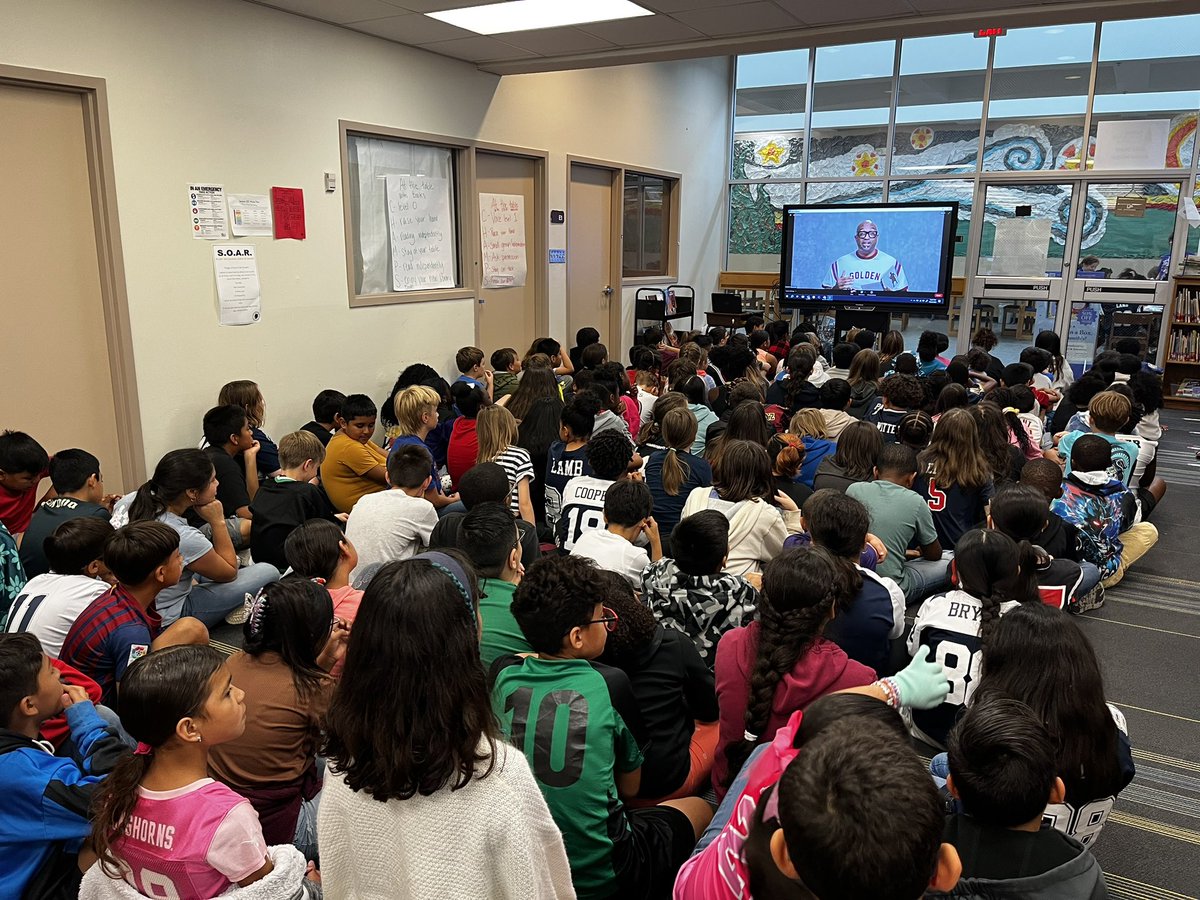 @EversParkElem 5th grade students enjoyed the author study/book talk with @kwamealexander today! Our favorite question answered: “why do you write?” Definitely bringing that prompt back to class! #DentonISDEngaged #rootedinlearning #writingmatters #ourvoicematters