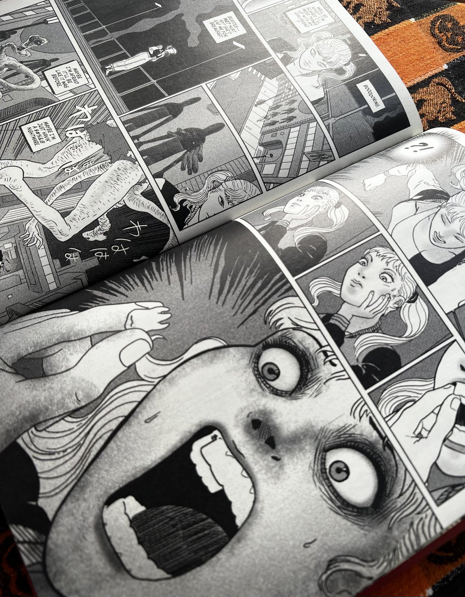 HARLEY QUINN #33 is out today!
It's a lovely issue that happens to also have a horror short from @scumbelievable, @HassanOE, and myself in the back!
Hope you check it out 🎃
