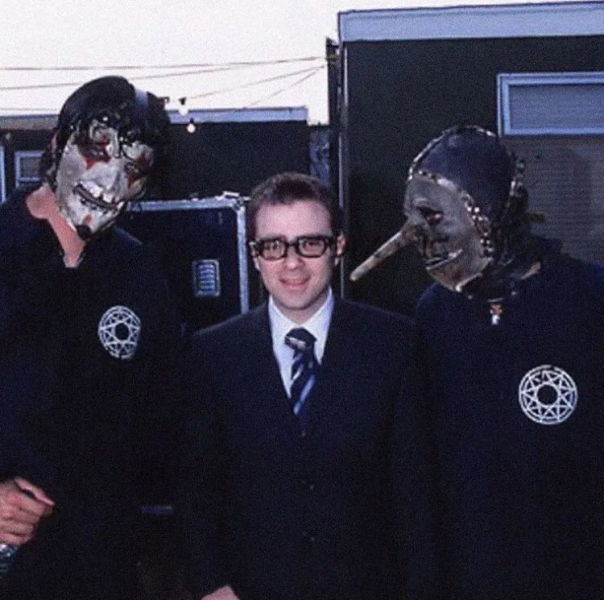 numetal_moment's tweet image. The only known photo from Slipknot and Weezer's planned co-headlining 'Sleezer' tour. The tour was cancelled after Rivers decided there was no order the bands could play that would work claiming "Either we go first and our fans get pulverized or they go first and we die" (2002)