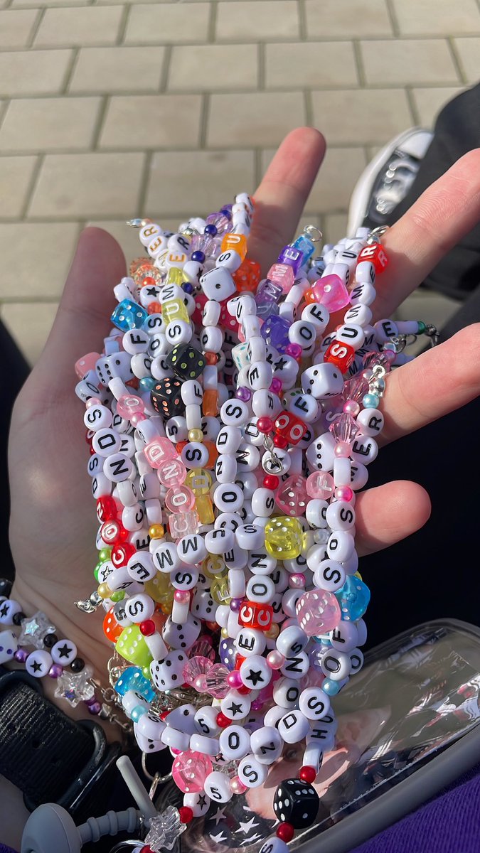 n0parchive's tweet photo. ✨thread of bracelets/keychains/phone charms that i made✨ https://t.co/h2wwEE5A9a