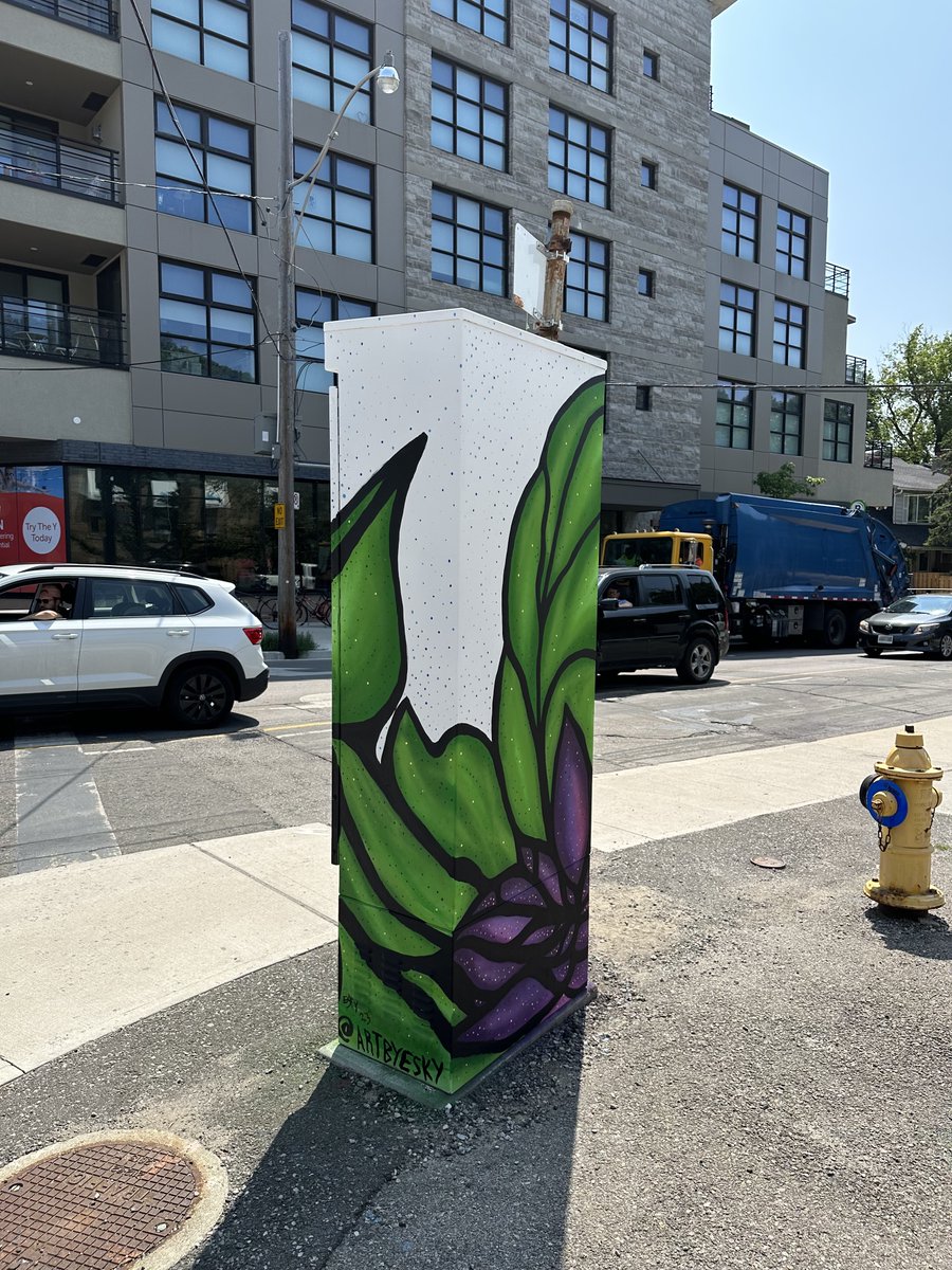 StART_Toronto's tweet photo. #StARTSpotlight 👩‍🎨

This artwork is part of the 2023 Outside The Box program and was painted by artist Esky Zadeh and is located at Kingston Rd and Beech Ave.

📷: Lula Lumaj

#OutsideTheBox
#OutsideTheBox2023 https://t.co/WL763xkng8