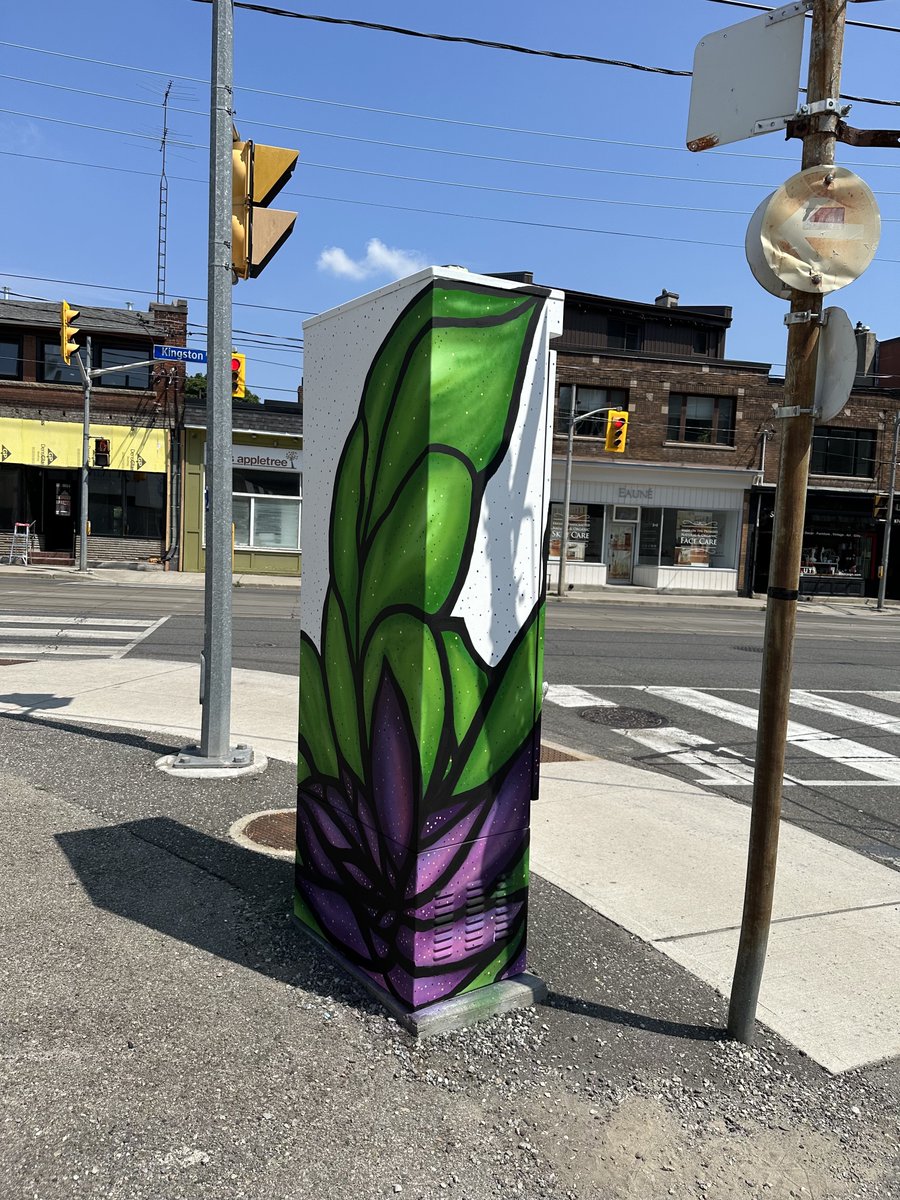 StART_Toronto's tweet photo. #StARTSpotlight 👩‍🎨

This artwork is part of the 2023 Outside The Box program and was painted by artist Esky Zadeh and is located at Kingston Rd and Beech Ave.

📷: Lula Lumaj

#OutsideTheBox
#OutsideTheBox2023 https://t.co/WL763xkng8