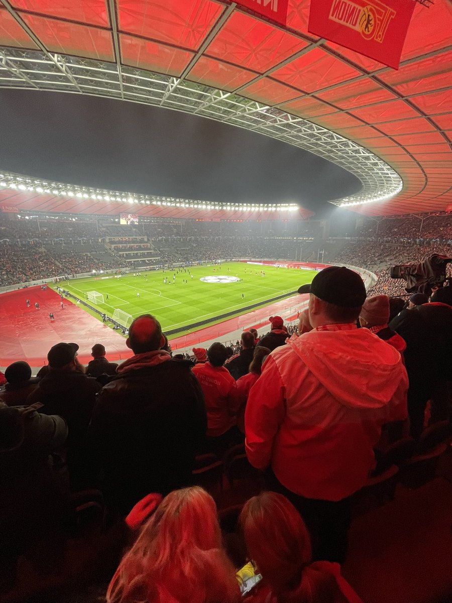 lego_willson's tweet photo. Wenn du im Block stehend quasi gleich ne TV-Perspektive mit dabei hast, stehste inner Schüssel… #FCUssc #fcunion #UNVEU #immerweiter #NichtohneLiebe #ChampionsLeague https://t.co/unj66Pwl43