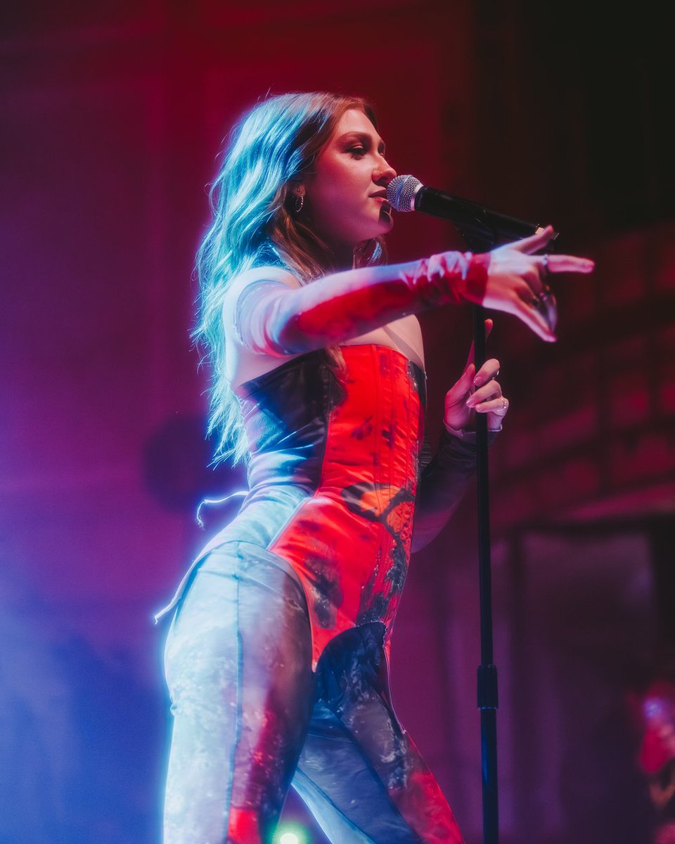 We went to catch Ellie Goulding at the O2 City Hall in Newcastle, with support from Olivia Lunny!

📝/📸: <a href="/shotbyjsr/">James Robinson</a>

View the full gallery and review:
hivemagazine.net/live-reviews/e…

<a href="/elliegoulding/">Ellie Goulding</a> <a href="/OliviaLunny/">Olivia Lunny</a>