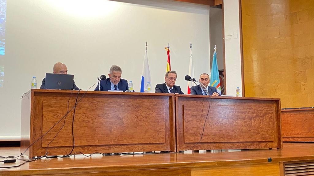 port_santander's tweet photo. ⚓️🚢 Un placer participar en estas #jornadas sobre #practicaje y Women in Maritime
Una magnífica oportunidad para debatir sobre el futuro de una de las profesiones más importantes para garantizar la #seguridad en la #navegación
#APS @cdiazmaza #prácticos https://t.co/FlWJauqHfU